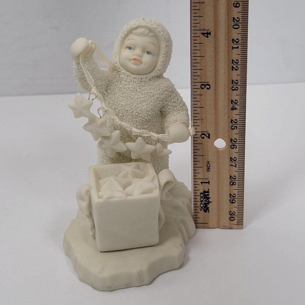 Department 56 Winter Tales Of The Snowbabies "Stringing Fallen Stars" - Picture 9 of 10